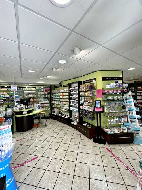 Pharmacie-Saint-Pierre-Plelo-Interieur